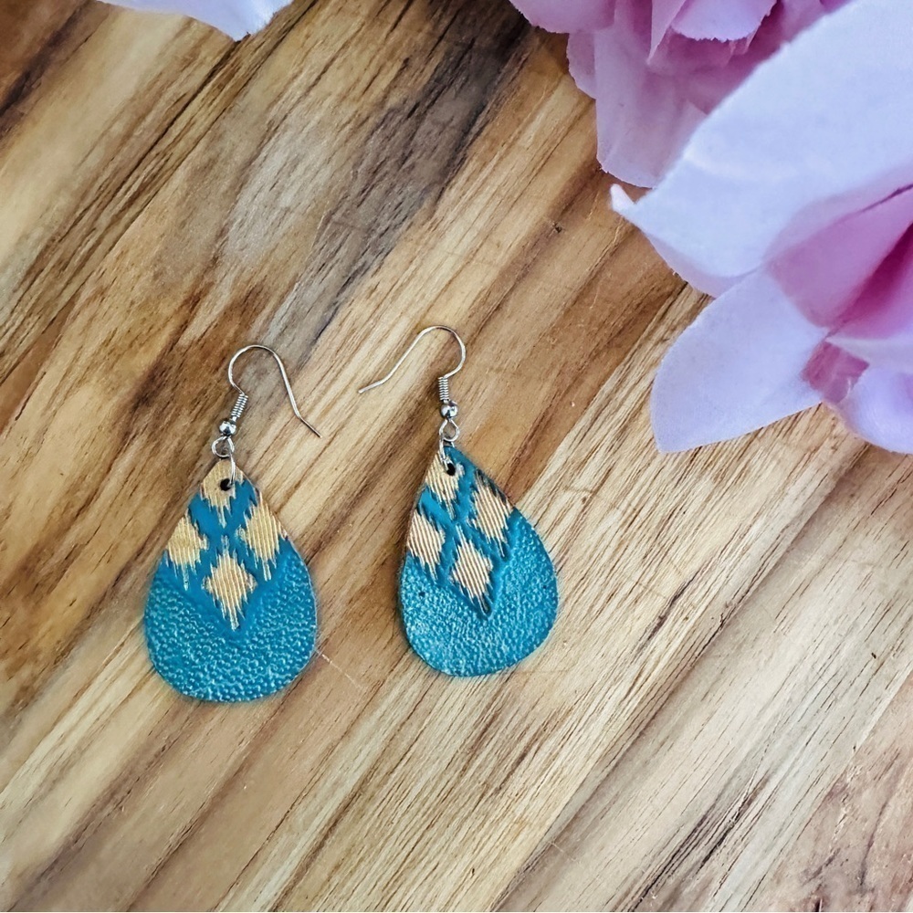 Boho Hand Crafted Style Hand Tooled Teardrop Leather Earrings Tan & Turquoise - Picture 2 of 4
